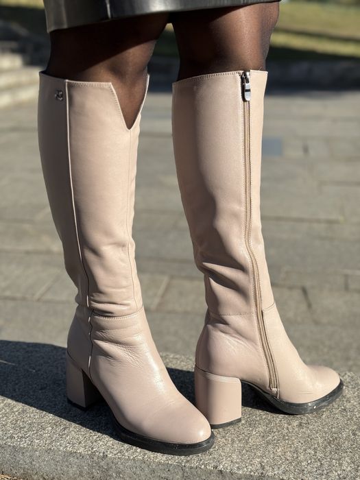 Сапоги кожаные зима бежевые каблук