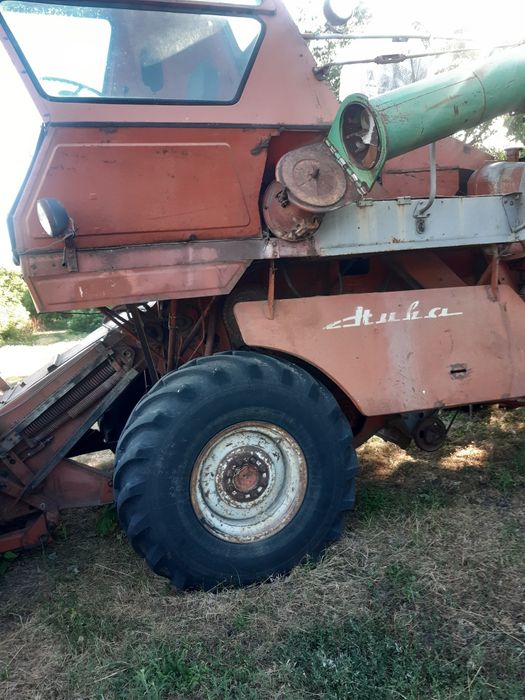 Комбайн НИВА 1990 року