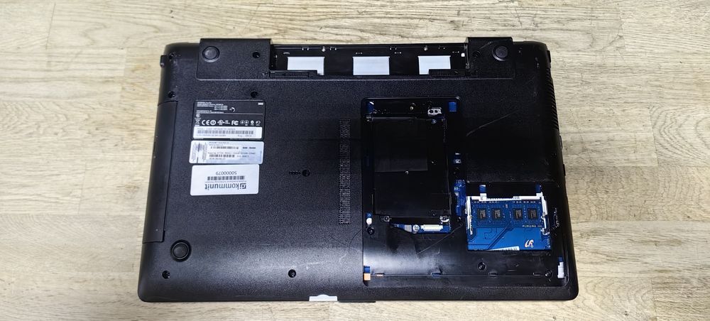 Ноутбук Samsung 300E/i3-2310m/Ram 4Gb DDR3 /HDD No