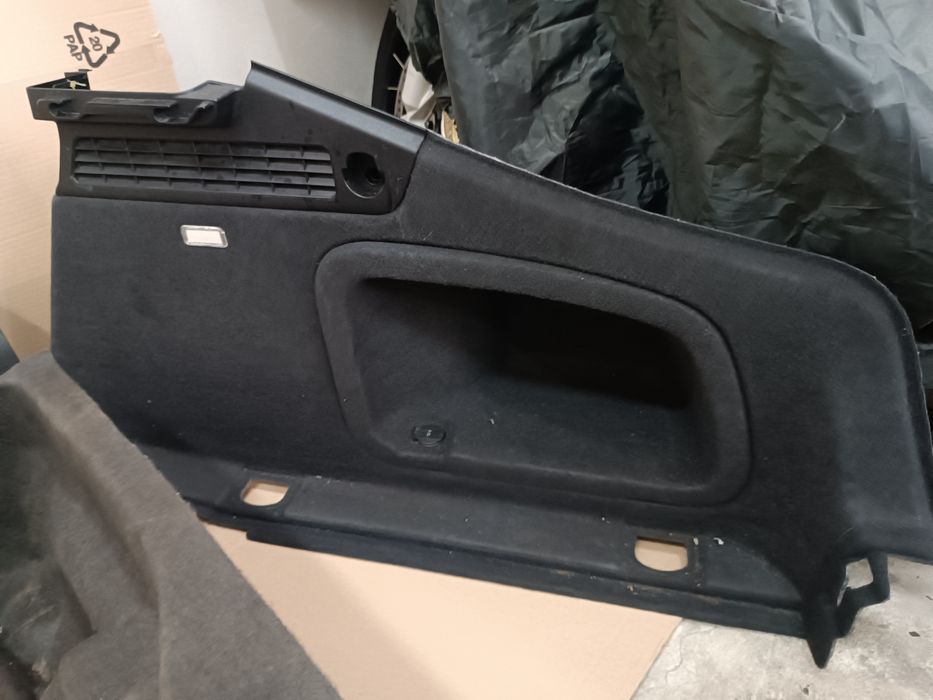 WNĘTRZE bagażnika tapicerki AudiA5 8T sportbak
