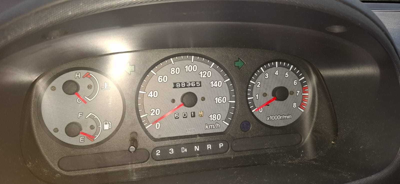 Automatyczny mały samochód Daihatsu sirion 2005