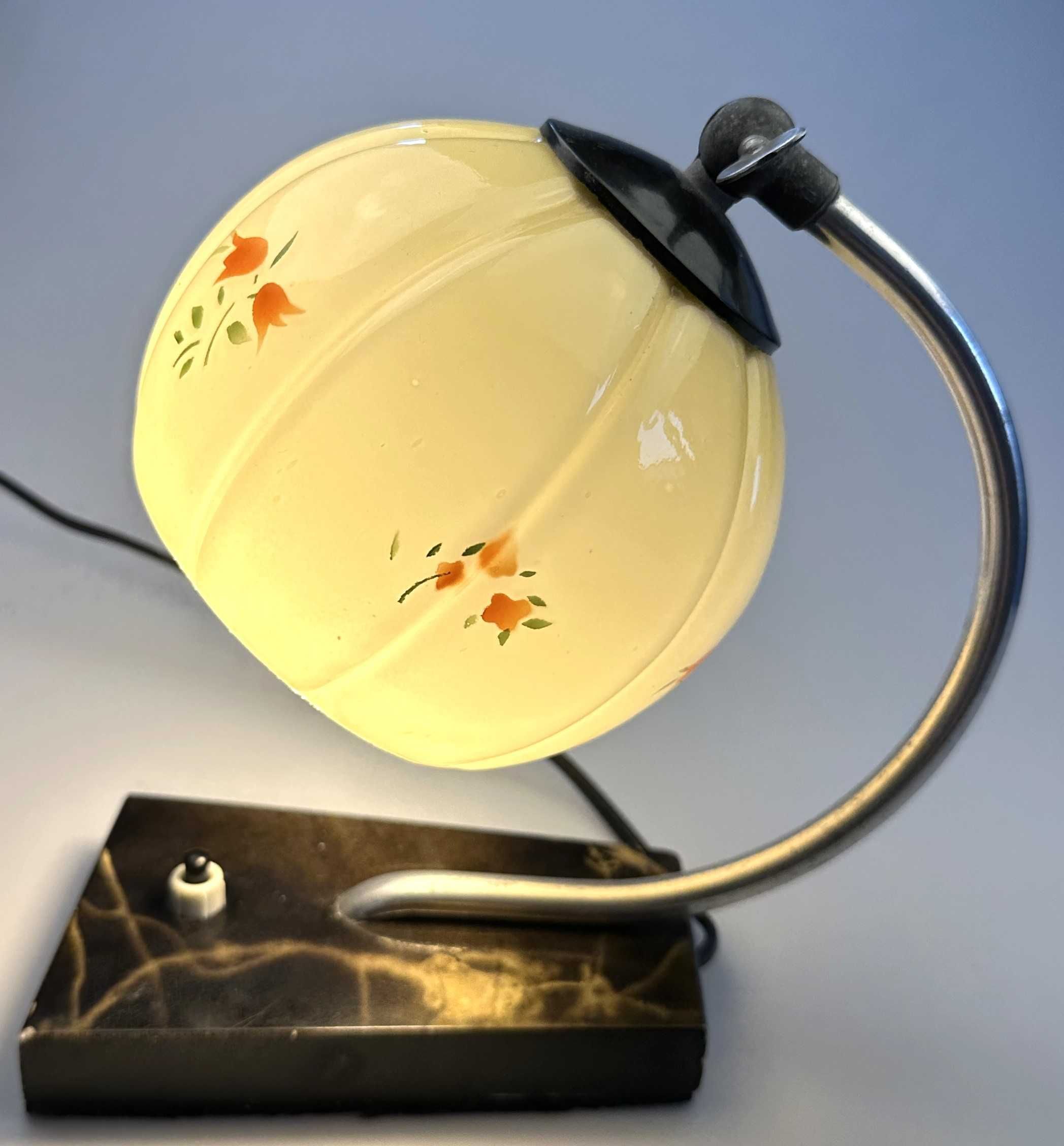 Lampka w stylu arc deco szklany klosz na szafkę lub biurko
