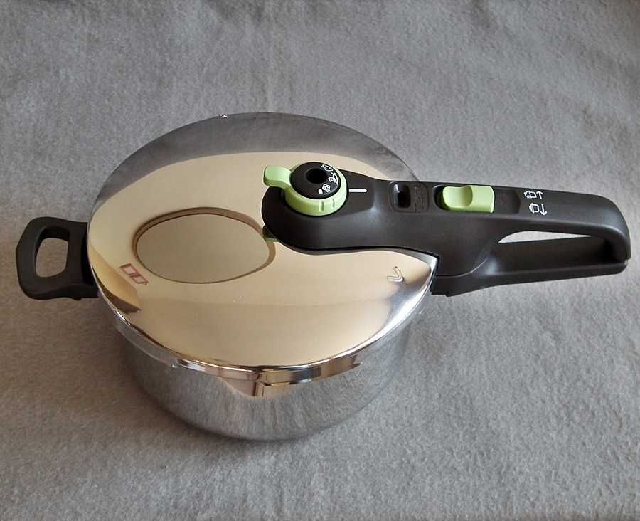 Francuski szybkowar TEFAL Sensor o pojemności 4,0ll, do indukcji