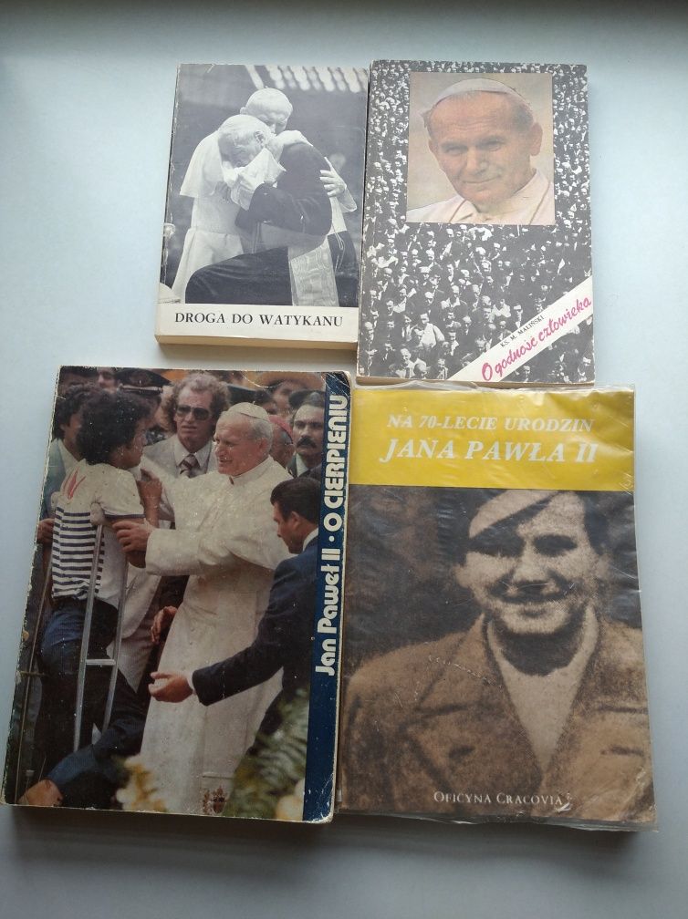 Zestaw książek o papieżu