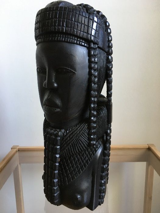 Estátua em madeira esculpida á mão do Uganda