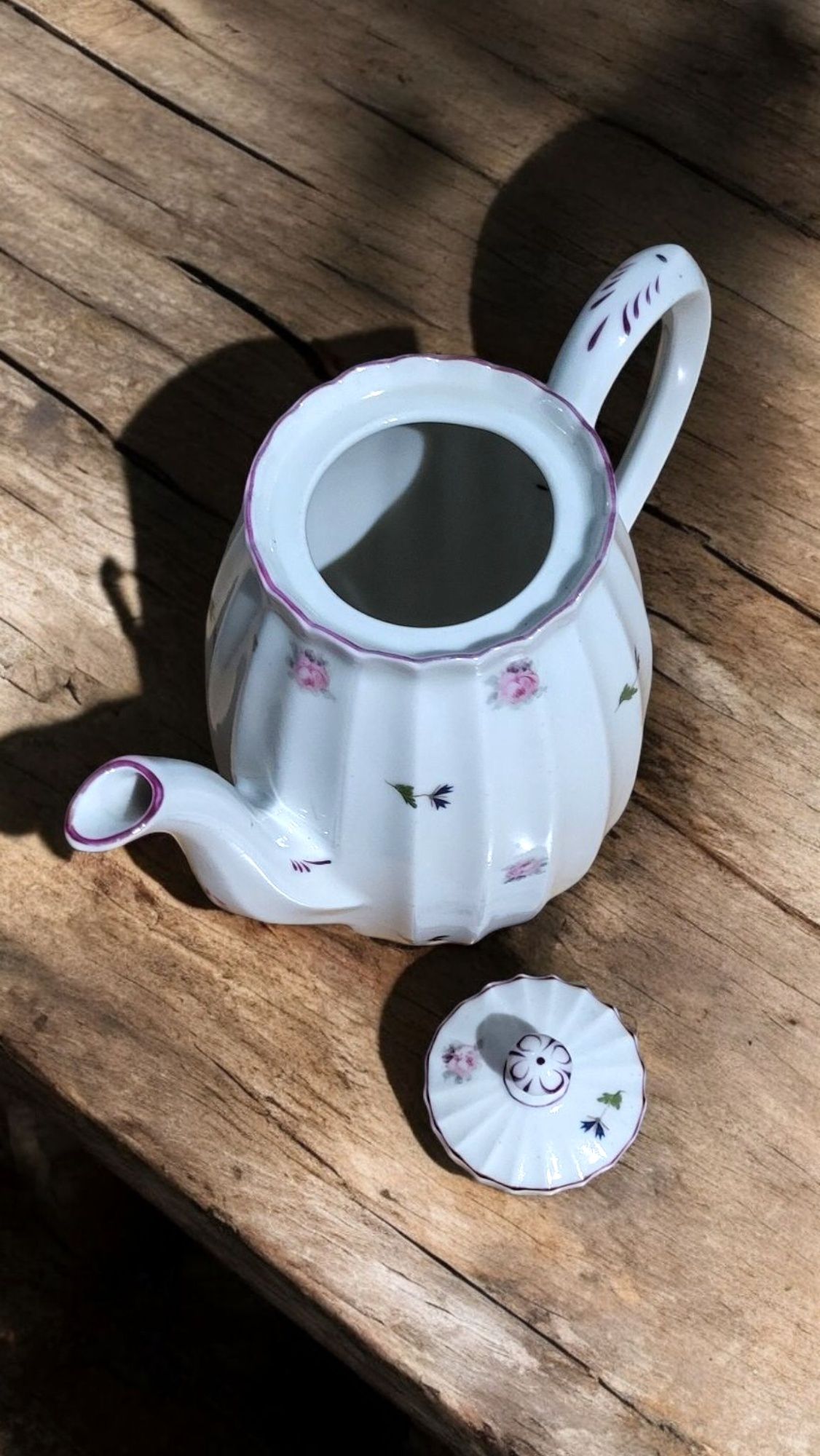 Porcelanowy dzbanek