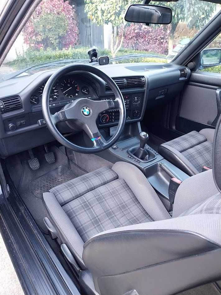 BMW E30 320i Cabrio
