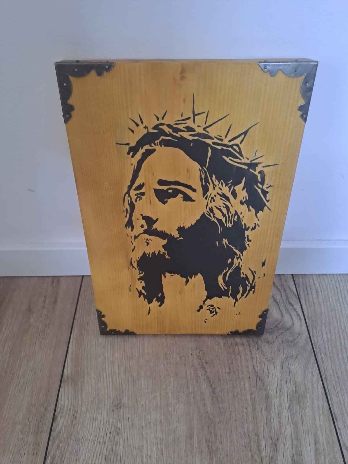 Chrystus ręcznie wycinany obraz w drewnie lipowym+żywica EPO