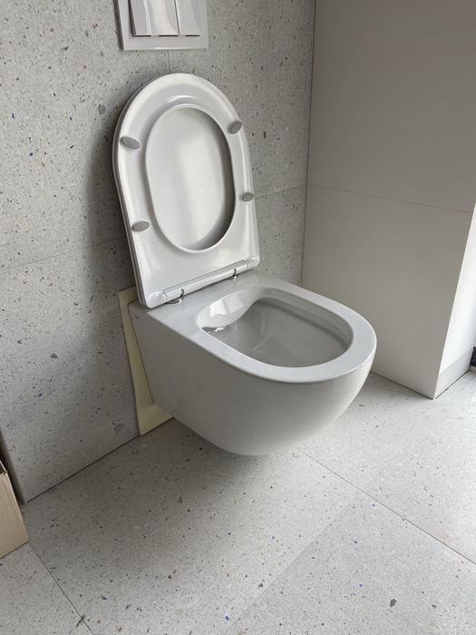 Унітаз підвісний безобідковий Q-Tap з сидінням soft-close