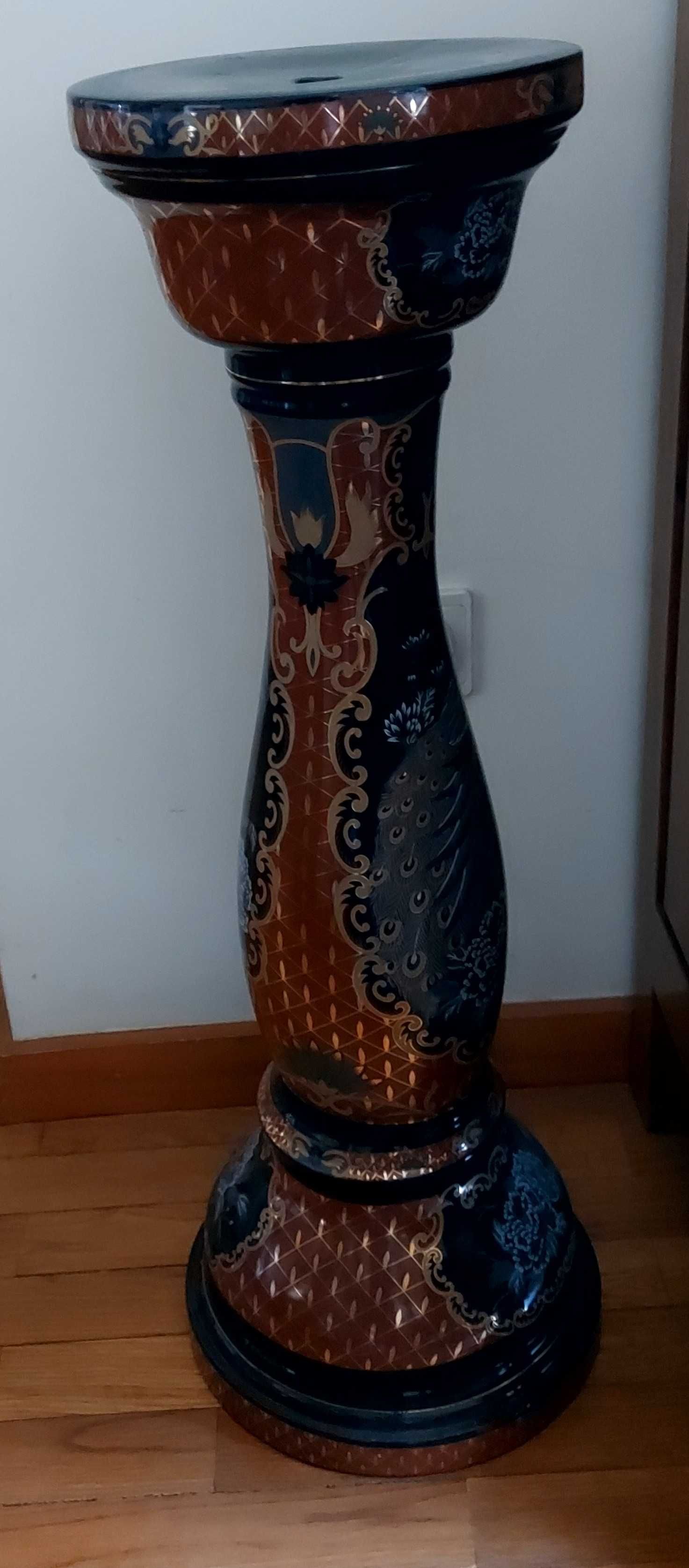 Elegante coluna em cerâmica