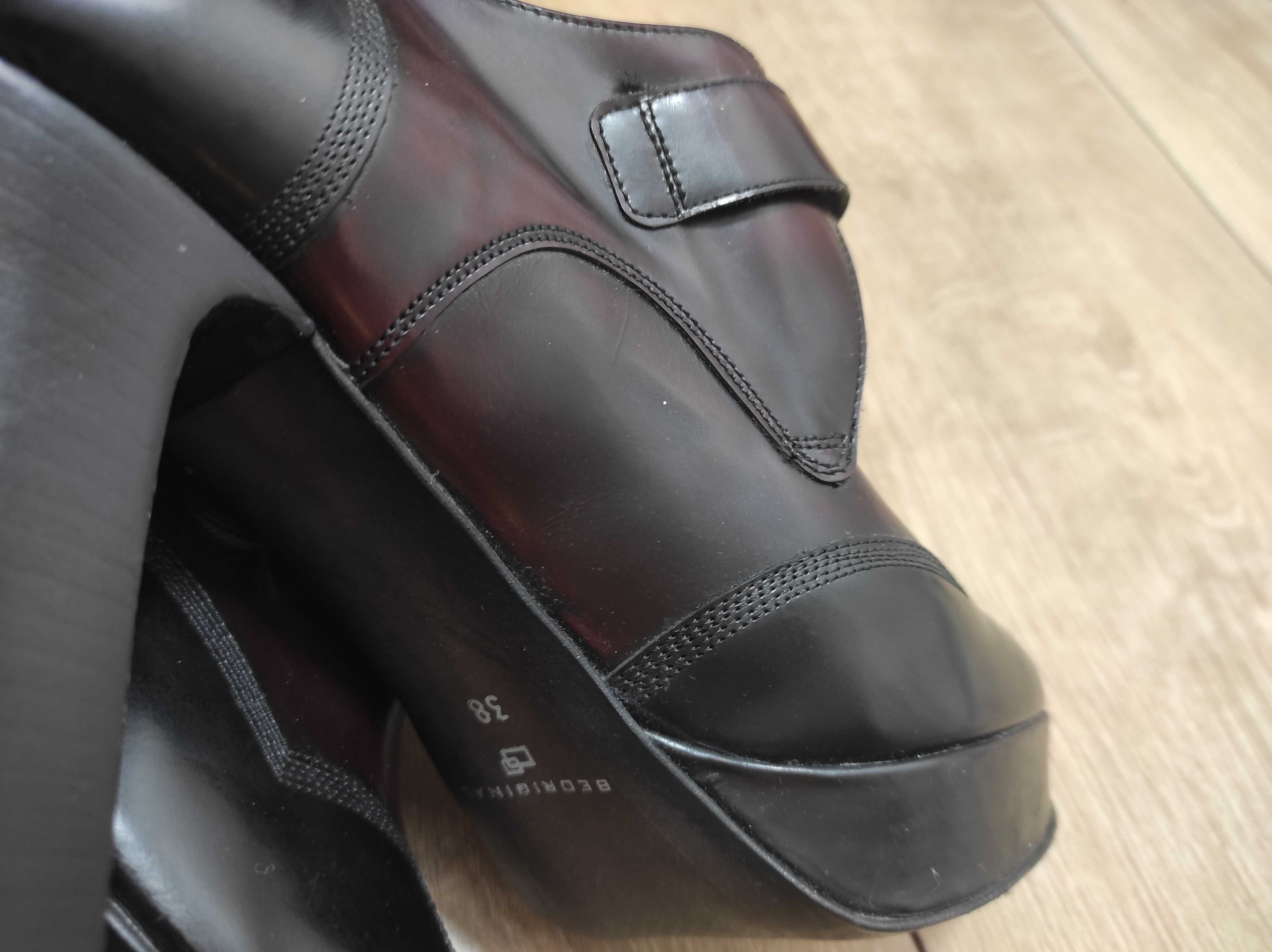 Buty na platformie i słupku. Rozmiar 38. Retro.