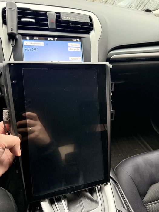 Магнітола Тесла-стайл на Ford Fusion