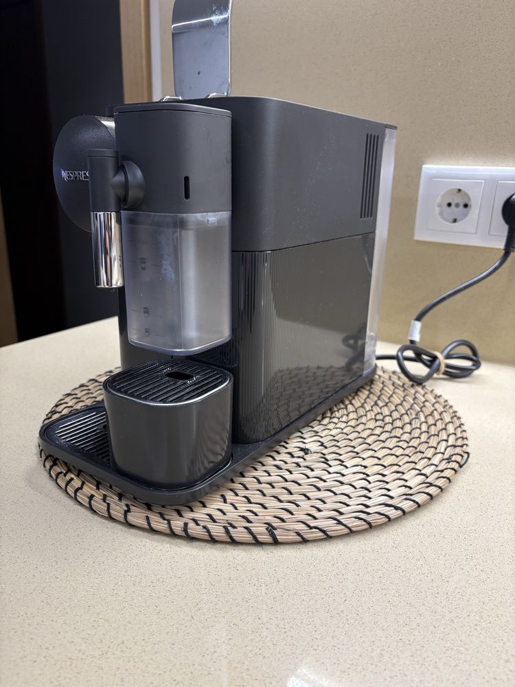 Nespresso Latissima 2 anos garantia