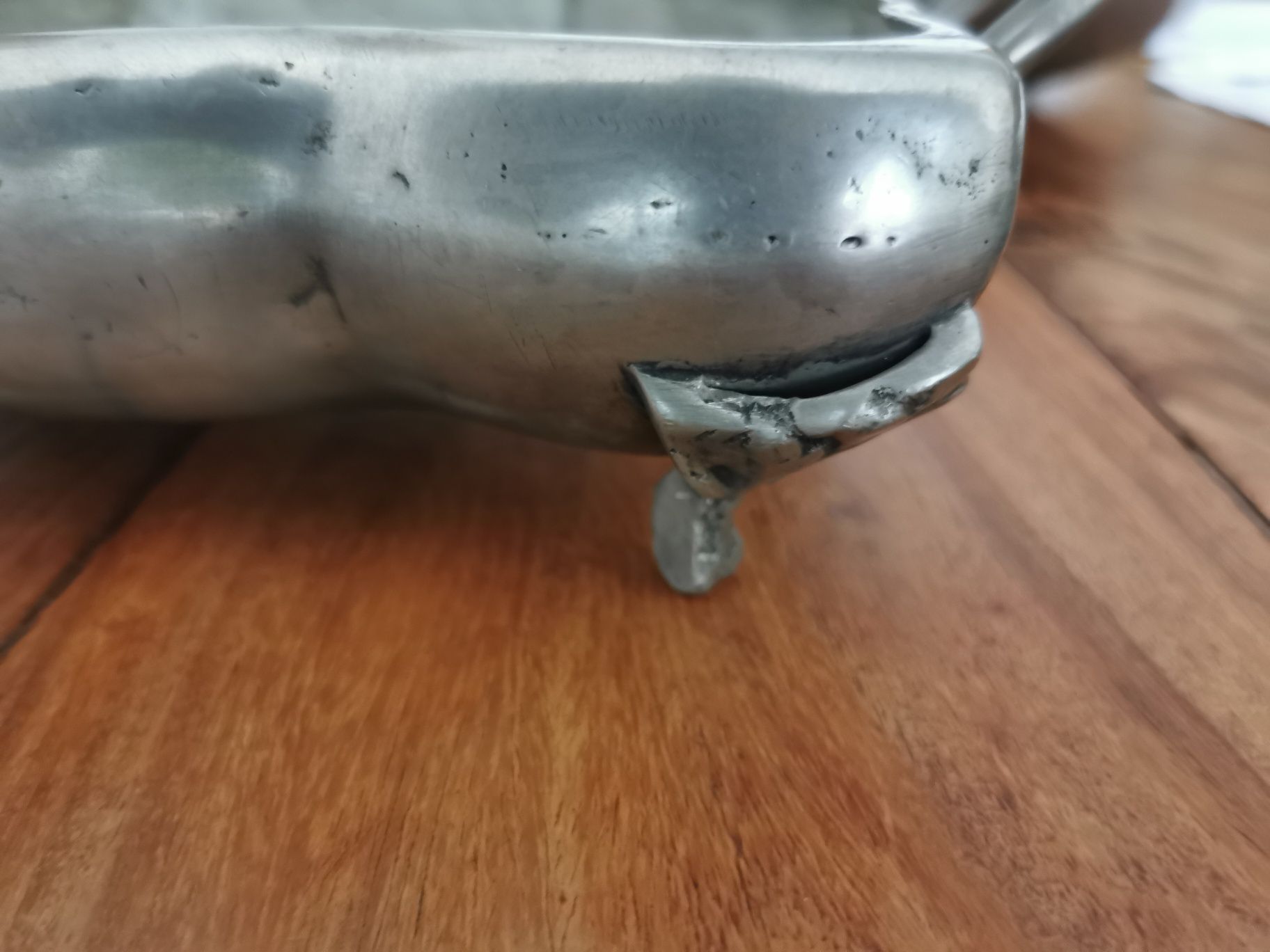 Peça decorativa em estanho