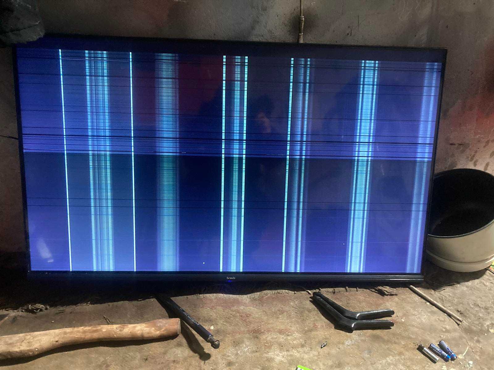 Телевизор Bravis LED-H 7000 smart+T2
