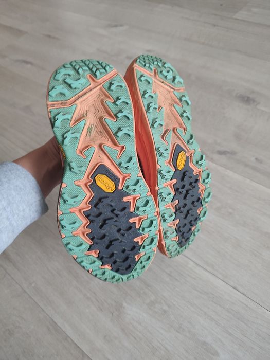 Hoka One Speedgoat 4 Damskie r.39 1/3 długość wkładki 24,5 cm.