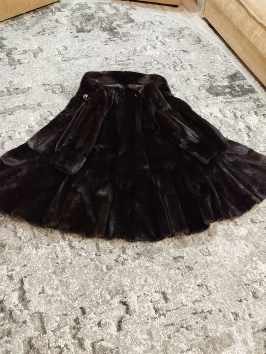 Продаю норковую шубу, в хорошем состоянии, мех плотный, не сыпится.