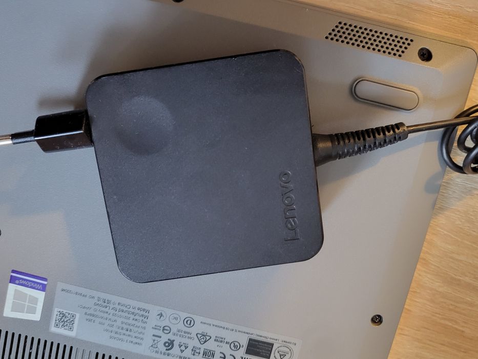 Laptop lenovo ideapad 3 ryzen 5 3500u vega8 2gb