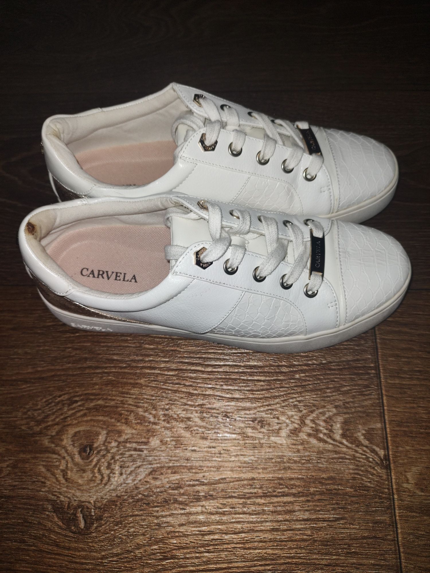 Кросівки Carvela р.38