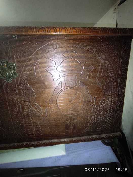 Arca antiga em bom estado