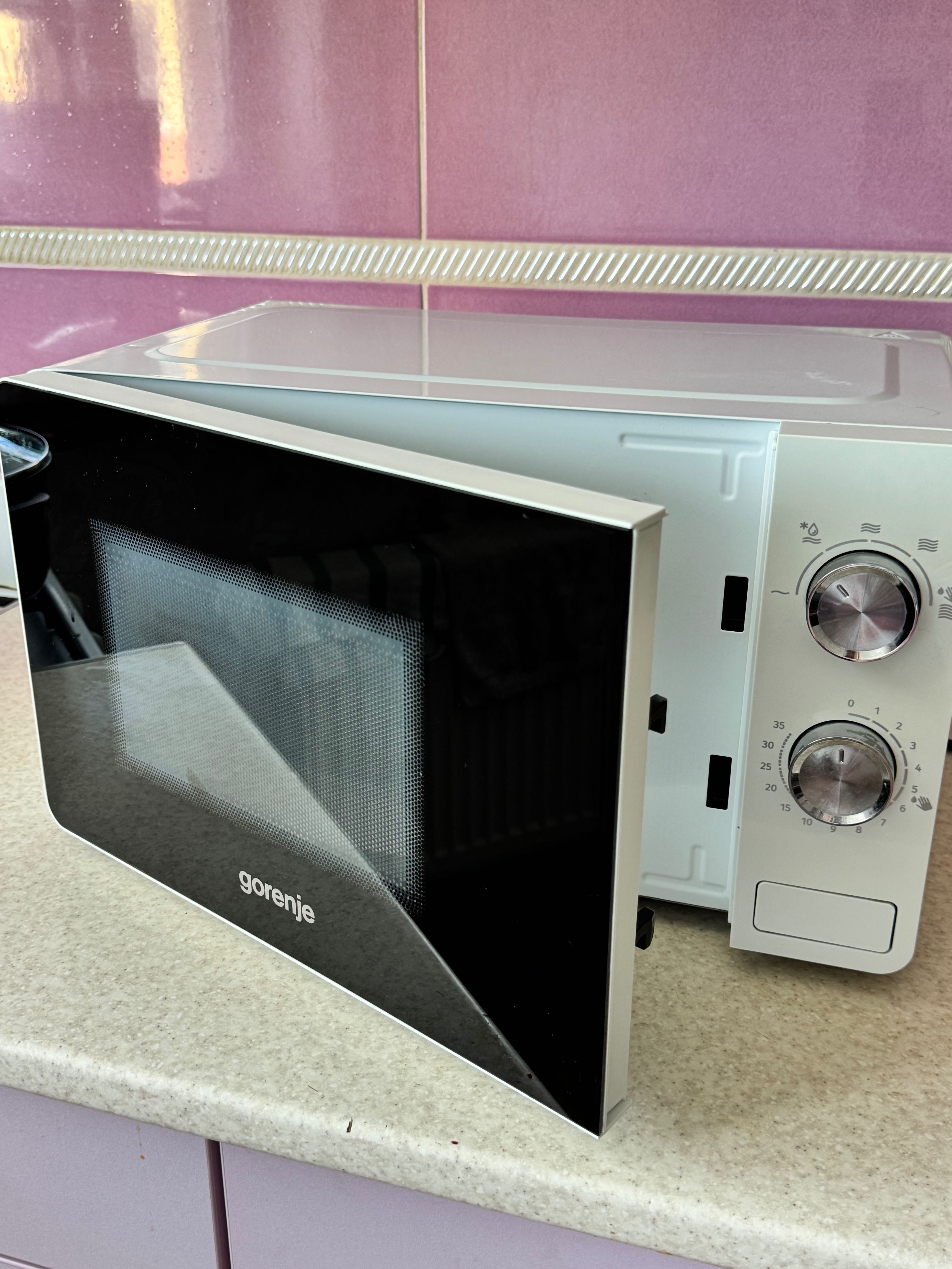 Микроволновка Gorenje MO17E1W
