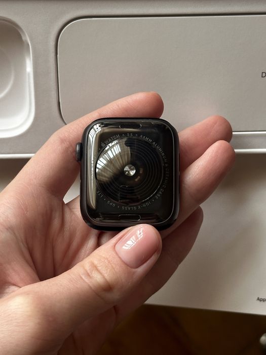 Apple Watch SE, 44мм, Space Gray повний комплект оригінал