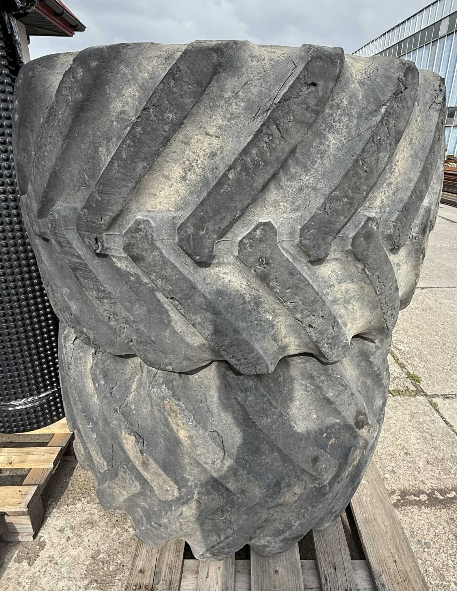 KOŁA do koparki - NOKIAN 600/50-22.5 TRS LS-2