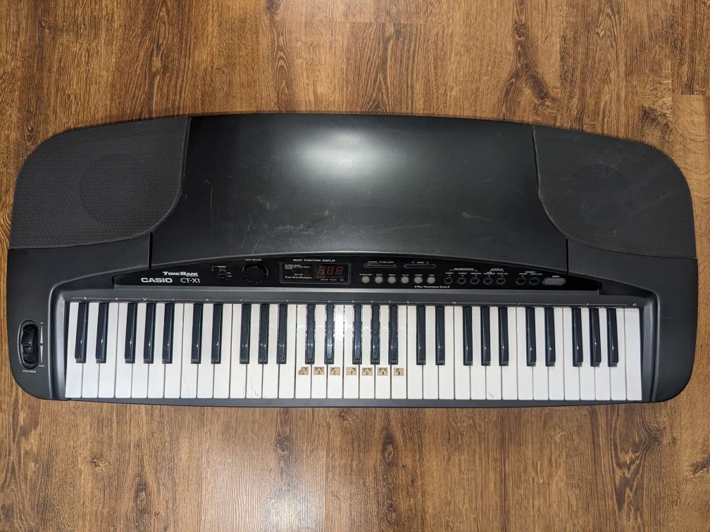 Синтезатор Casio CT-X1  пятиоктавний