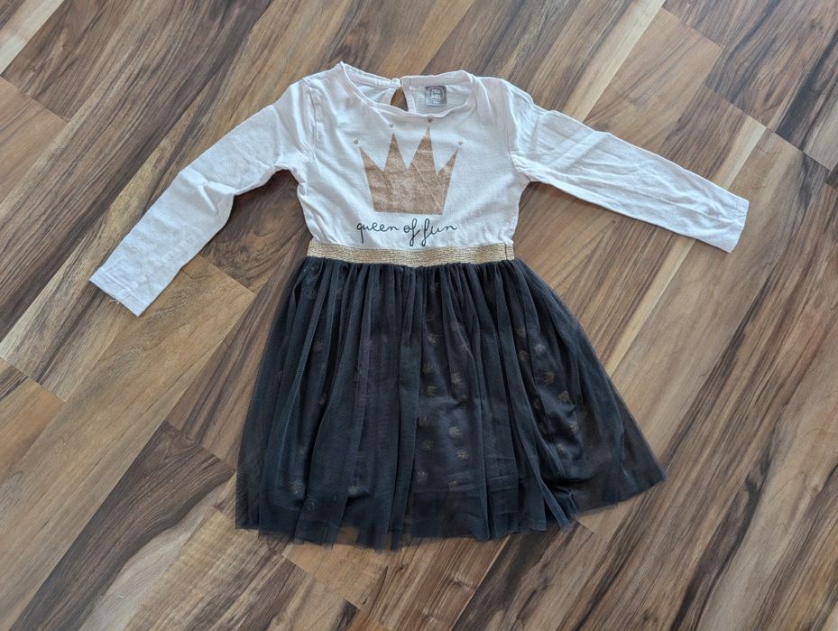 Sukienka małej księżniczki, bawełniana z tiulem rozmiar 104, stan bdb.