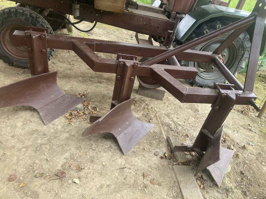 Плуг до трактора