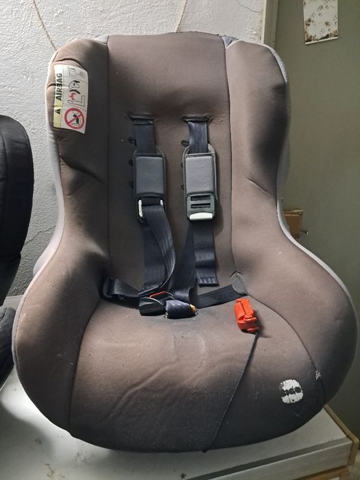 20€ Vendo cada cadeira bebé, de carro, usadas.