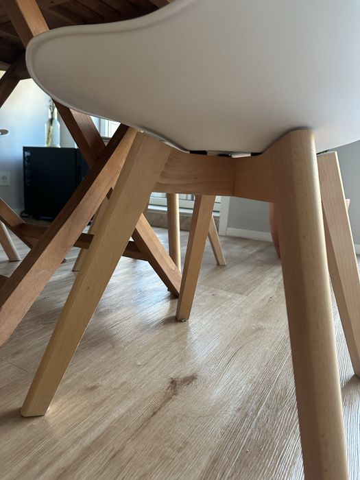 Conjunto mesa e cadeiras