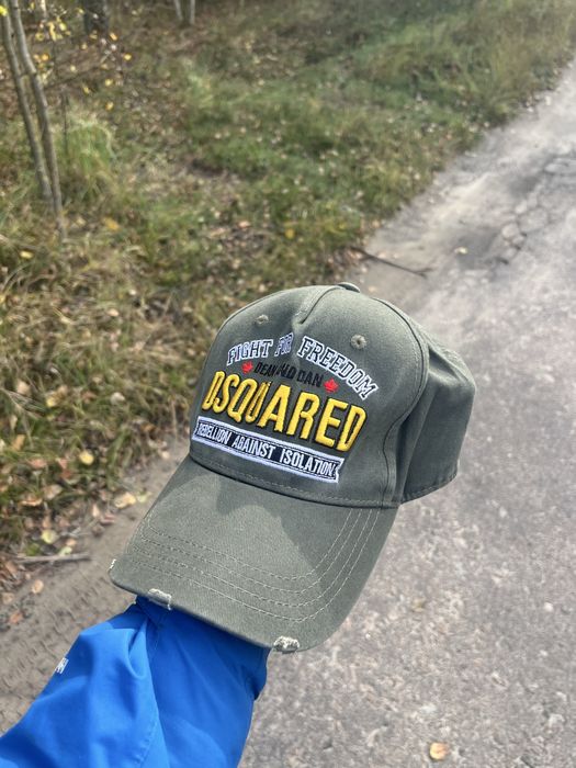 кепка DSQUARED2 в новом состоянии