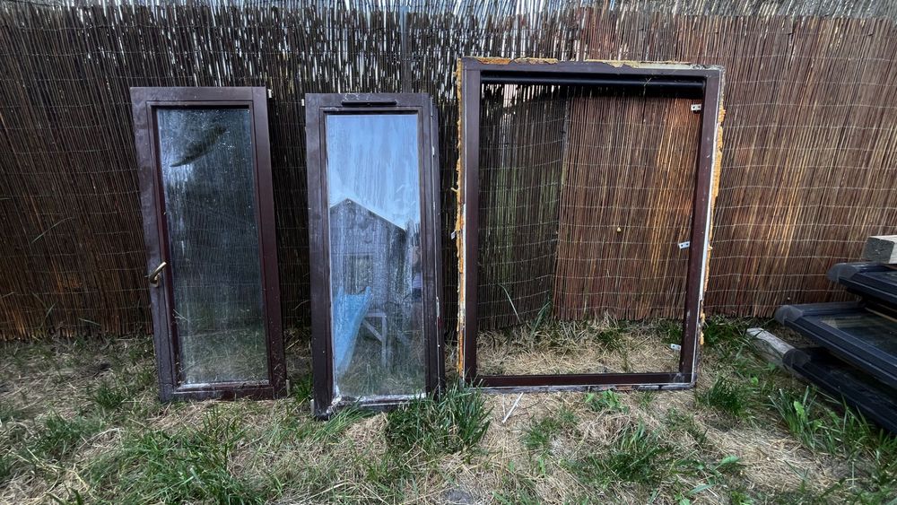 Drewniane okno ścienne