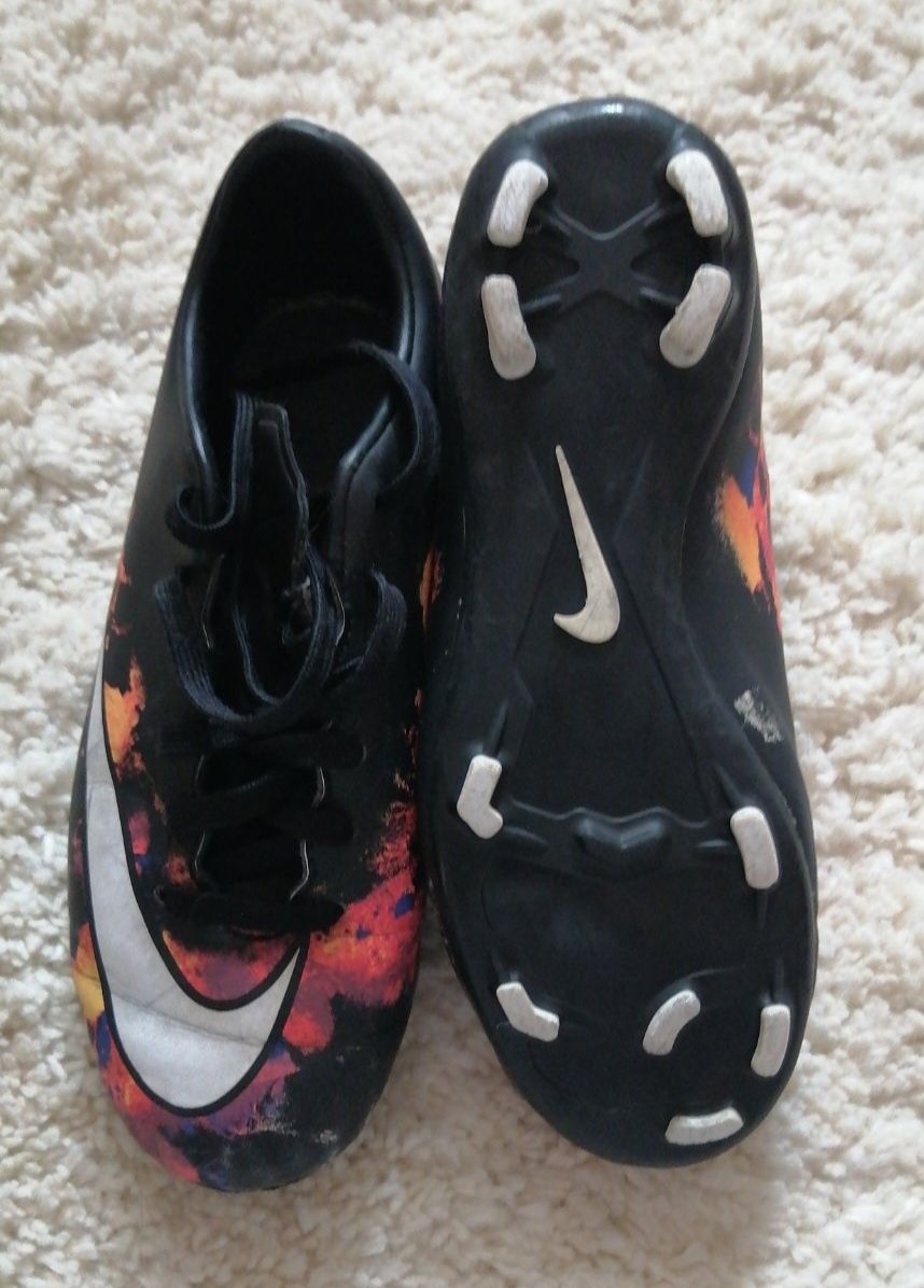 Бутси, сороконожки  футзалки. Футбольная обувь Adidas Nike, Joma Kelme