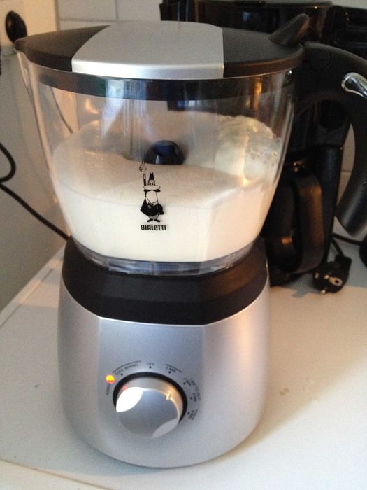 Máquina de fazer espuma Bialetti