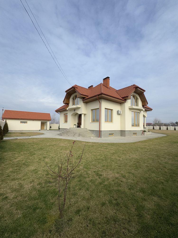 Продаж стильного будинку
