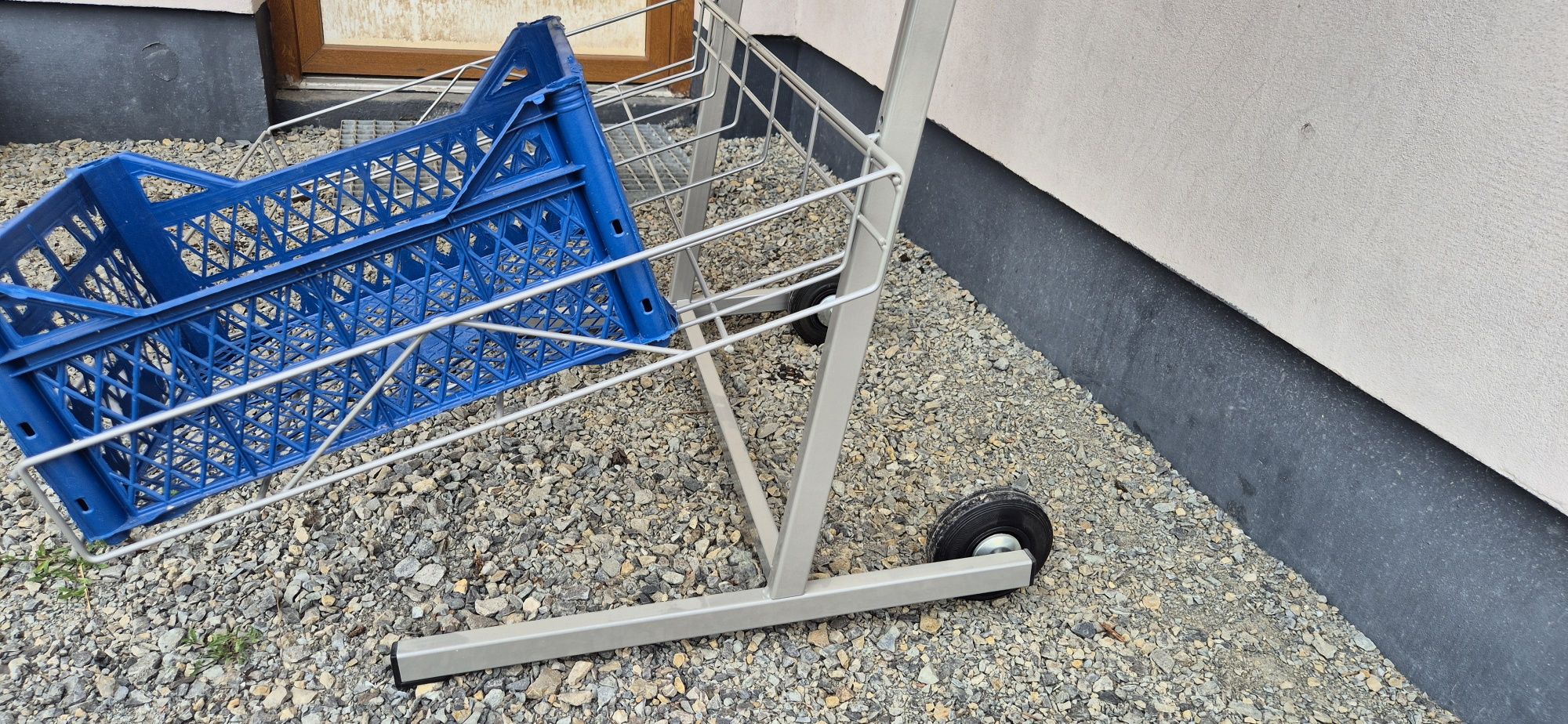 Stojak ekspozytor sklepowy targowy cztery kosze.
