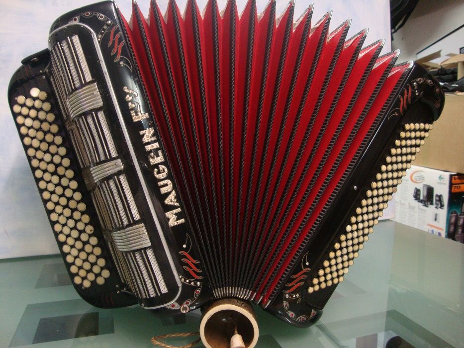 Acordeão maugein fres 4 voz N. 138