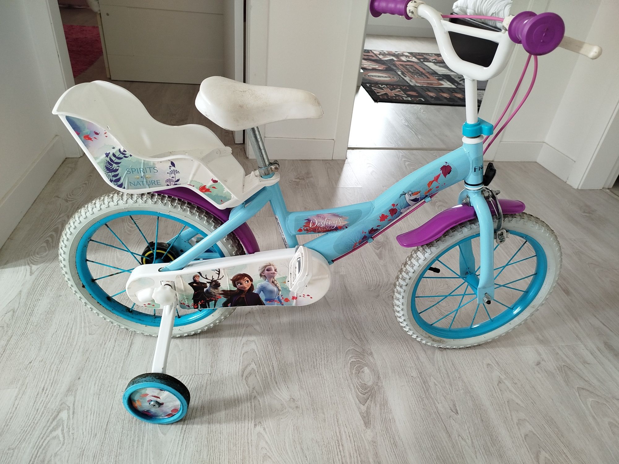 Vende se bicicleta de menina