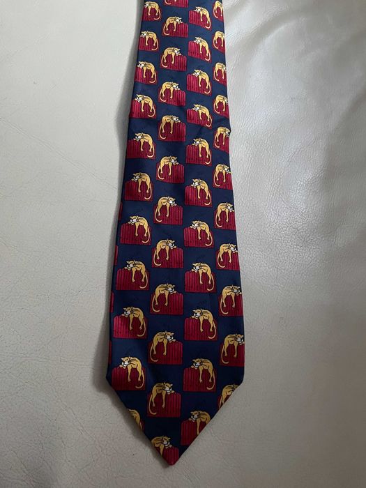 Krawat firmy Marks & Spencer z kotem-śpiącą panterą. Silk