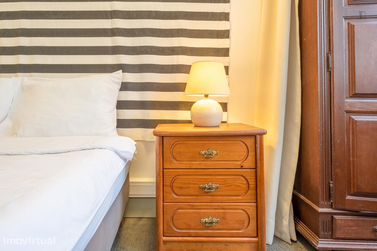 551403 - Quarto com cama de casal em...