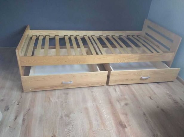 Łóżko drewniane sosnowe z szufladami