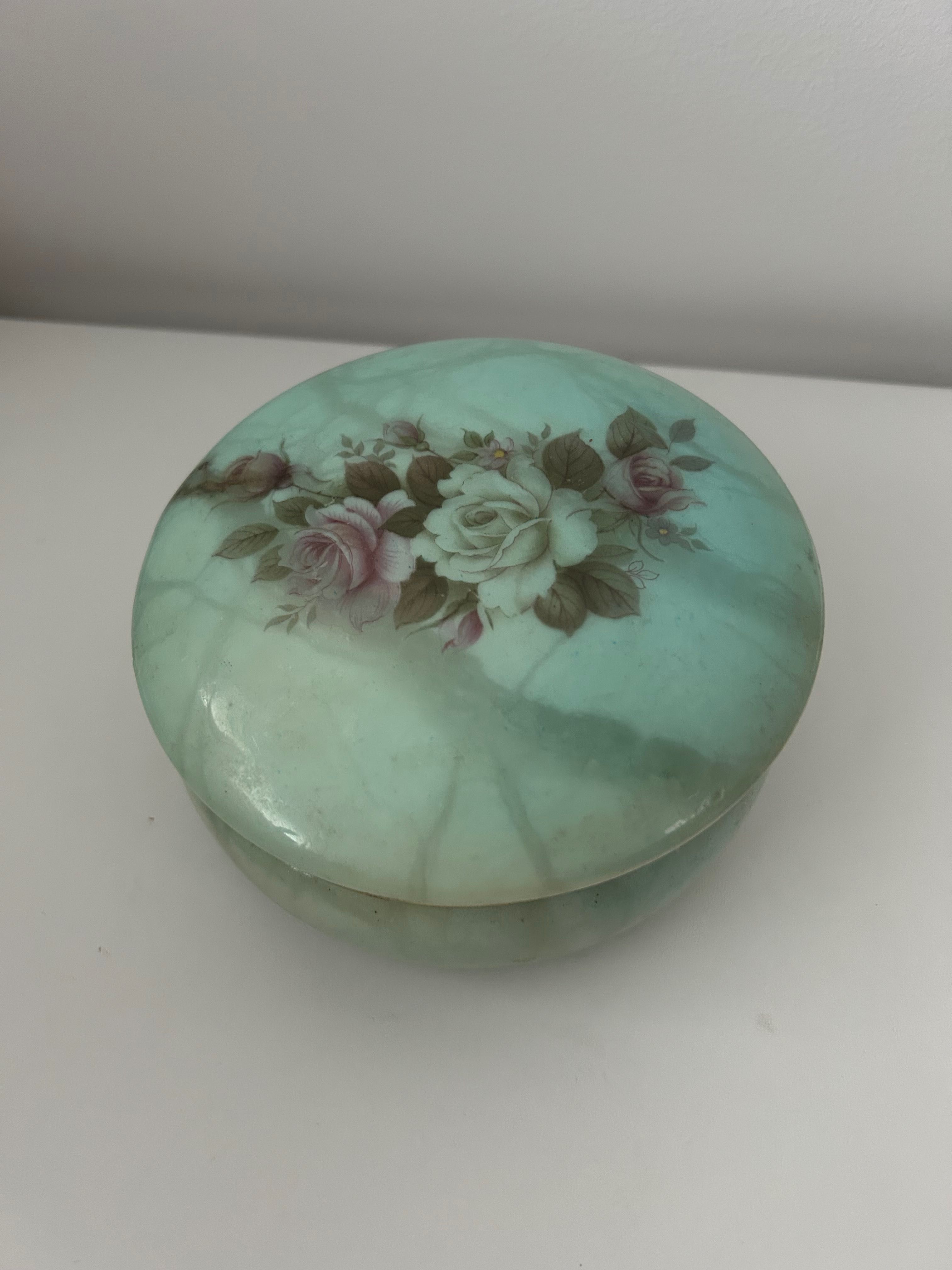 Zabytkowa szkatułka na bizuterię włoski alabaster