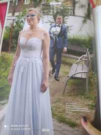Suknia ślubna z błękitną halką
