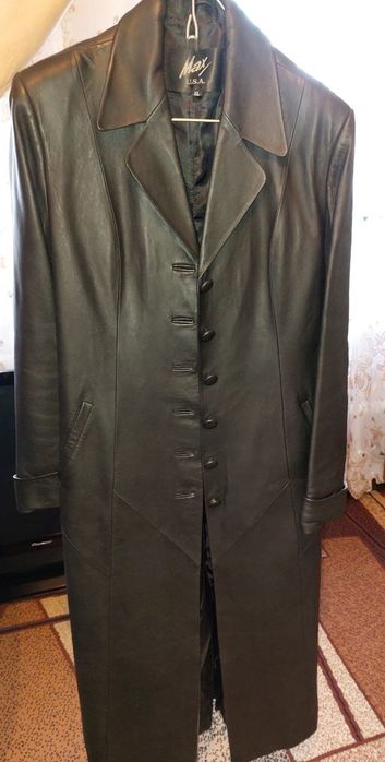 Шкіряний плащ,чорного кольору