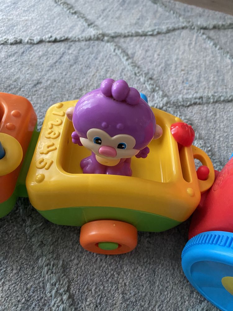 Fisher Price Pociąg szczeniaczka-uczniaczka jeździ gra