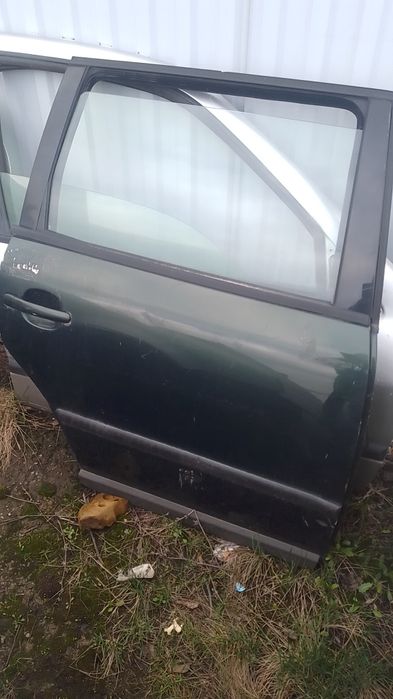 Двері пасажирські і ляда пасат б 5 і комплект дверей від сідана