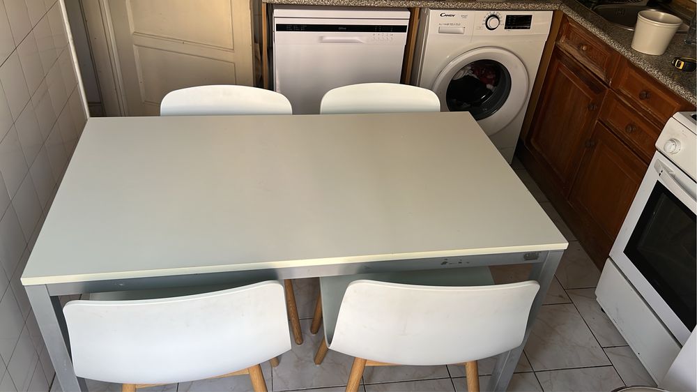 Mesa escritorio/cozinha branca - Não acompanha as cadeiras