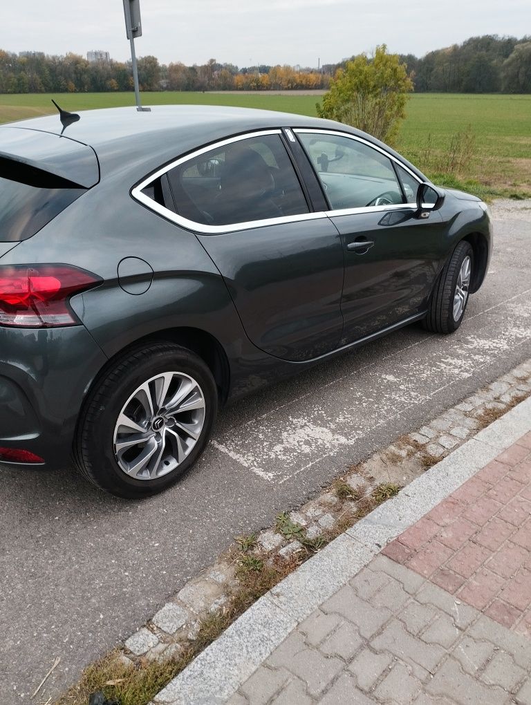 Sprzedam Citroen ds4 1.6 120km.